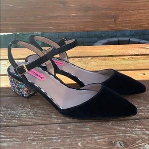Betsy Johnson Lena Block Heel velvet dress pump